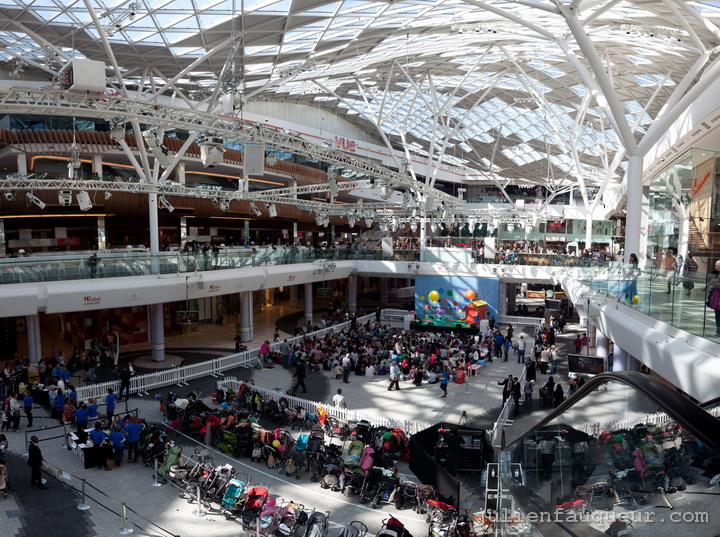 [IMG_6445-54_pano_wide_view.JPG] Mr Tumble at Westfield - Something Special Magazine Launch CBeebies